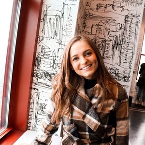 Meet your Posher, Stephanie